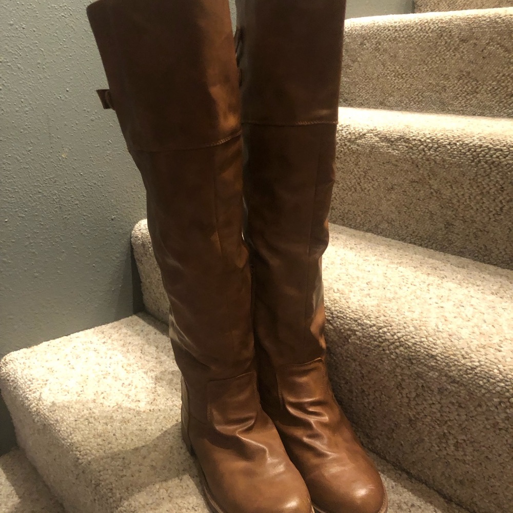 Knee high boots - Picture 2 of 3